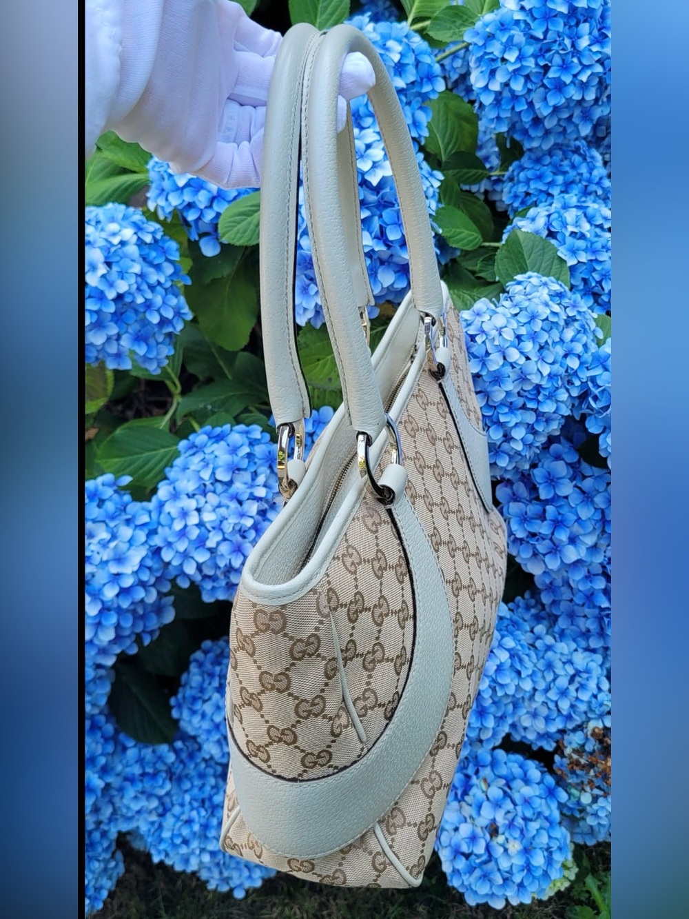 Authentic Gucci Beige GG Canvas Shoulder Bag with Cream Leather Trim - Picture 6 of 15